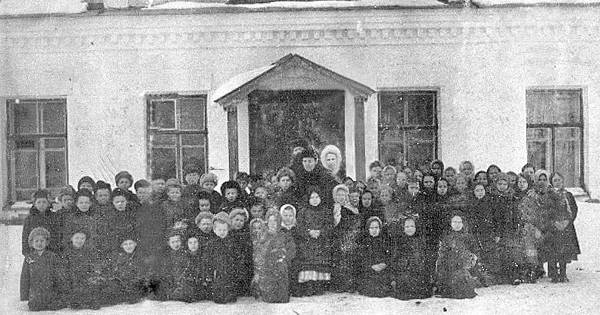 Земская школа. Здание 1881 года постройки в Торопове